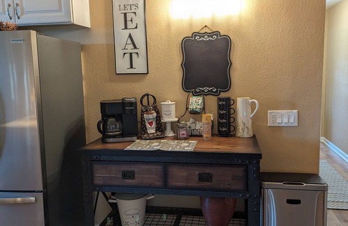 Fort Mohave House | R&R Retreat is the perfect desert stay! Central location with lots of room!
