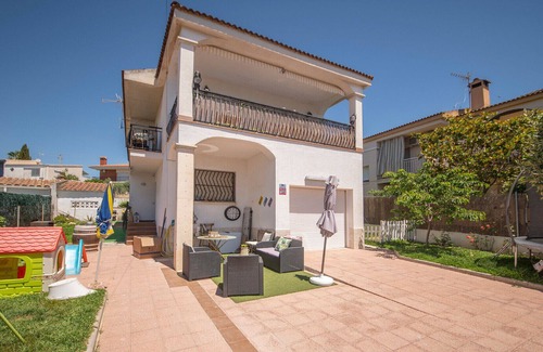 Cubelles Villa | R131 - FAMILY PLAY HOUSE