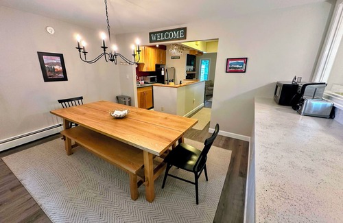 Bretton Woods House | R3 Renovated Bretton Woods Slopeside townhome in the heart of the White Mountains