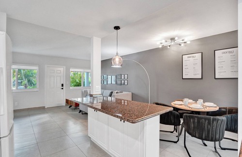 Pompano Beach Apartment | RA Suites by DesignedVR