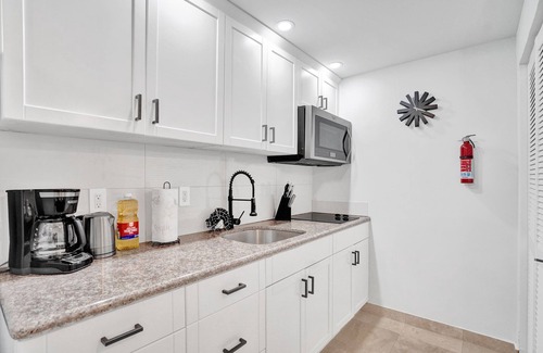 Pompano Beach Apartment | RA Suites by DesignedVR