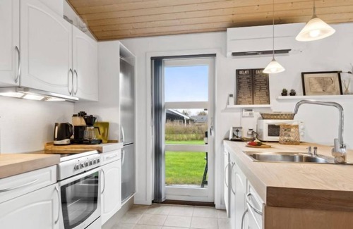 Hou House | "Rabia" - 2.1km from the sea by Interhome