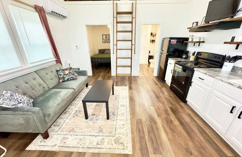 Guntersville Cabin | Raccoon Tiny Cabin on Lake with Game Center