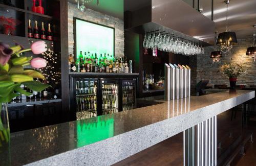 Christchurch Hotel | Racecourse Hotel and Motor Lodge