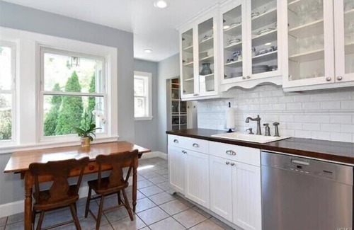 New Rochelle House | Rachel’s Retreat- 20 mins to NYC! Walk to train and town.