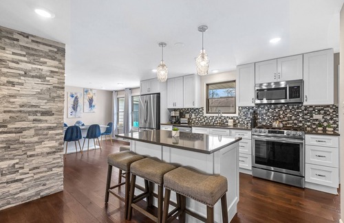 Wasco House | Radiance- 4 BRs, 2BAs