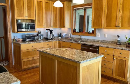 Rochester House | Radiant Rochester Retreat - 4bdr