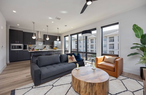 Midtown House | Radio Stars - Odyssey - Pool & Gym