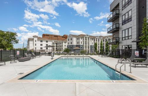 Midtown House | Radio Stars - Odyssey - Pool & Gym