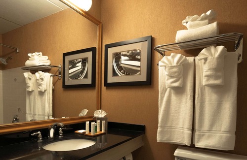 Wauwatosa Hotel | Radisson Hotel Milwaukee West