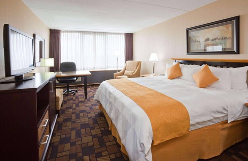 Wauwatosa Hotel | Radisson Hotel Milwaukee West