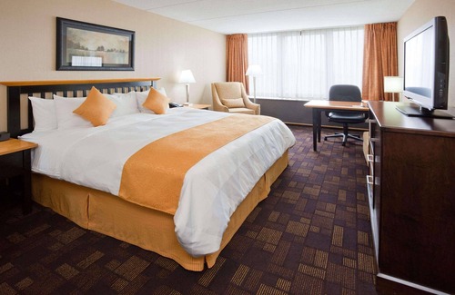 Wauwatosa Hotel | Radisson Hotel Milwaukee West