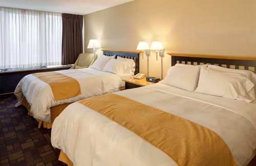 Wauwatosa Hotel | Radisson Hotel Milwaukee West