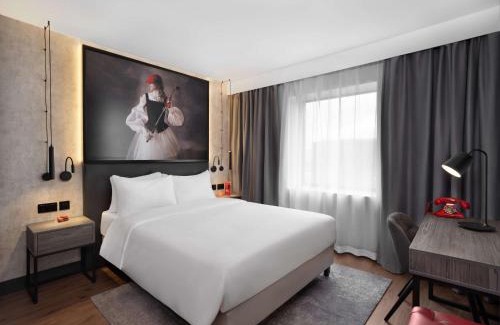 Lowfield Heath Hotel | Radisson RED London Gatwick Airport