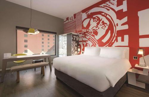 Downtown East Hotel | Radisson Red Minneapolis Downtown