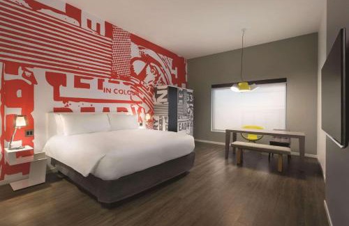 Downtown East Hotel | Radisson Red Minneapolis Downtown