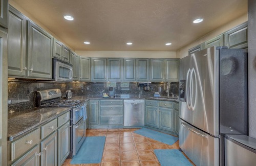 Loma Linda House | Rafting Tickets! Hot Tub /3 Story Home on Acres w/ Deck /BBQ and Outdoor Seating /Updated Decor