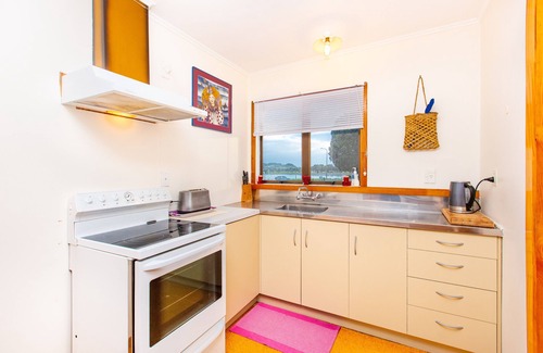 Raglan House | Raglan Holiday Home - Water and Mountain Views