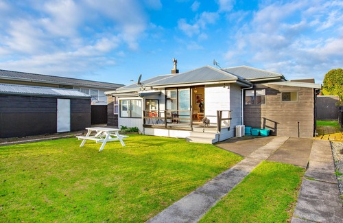 Raglan House | Raglan Holiday Home - Water and Mountain Views