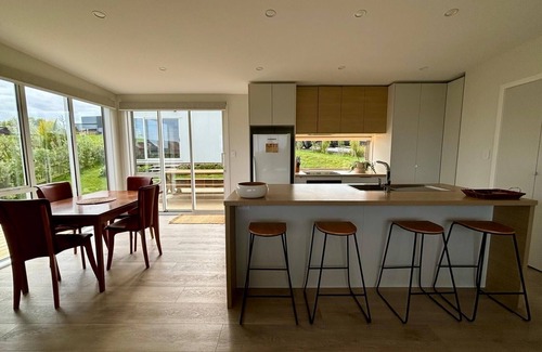 Raglan House | Raglan Retreat With Water Views