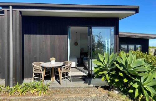 Raglan Villa | Raglan Studio at The Coastal Retreat