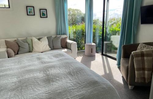 Raglan Villa | Raglan Studio at The Coastal Retreat