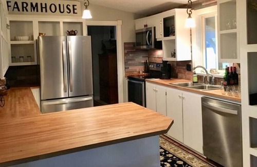 Sisters House | Rags to Rescue farm sanctuary.