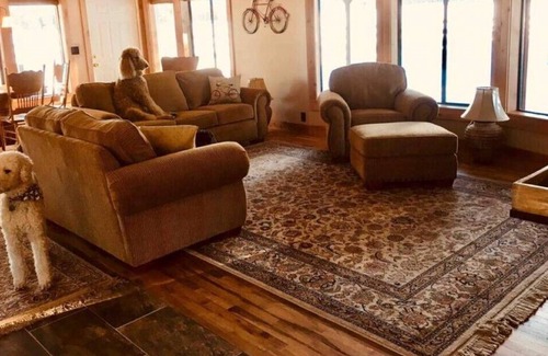 Sisters Cottage | Rags to Rescues animal sanctuary