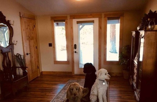 Sisters Cottage | Rags to Rescues animal sanctuary