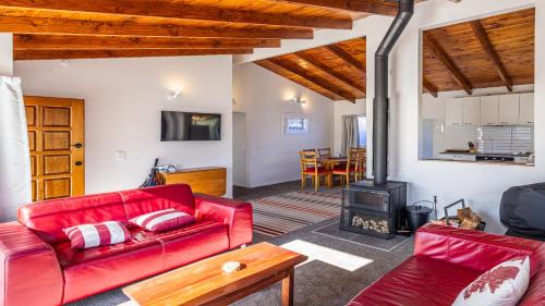 Raurimu House | Railside Chalet - Raurimu Holiday Home