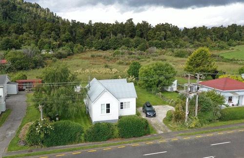 Ohakune House | Railway Row Holiday Home, The Junction, Ohakune.