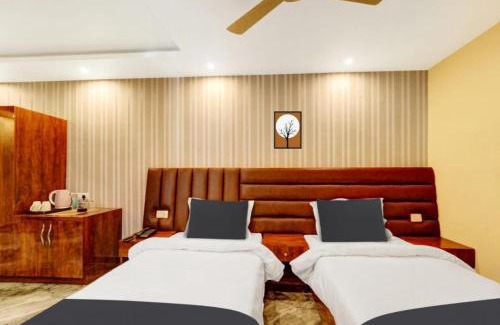 Vrindavan House | Rainbow Family Guest House- Premium Rooms with In-House PARKING - Near Prem Mandir
