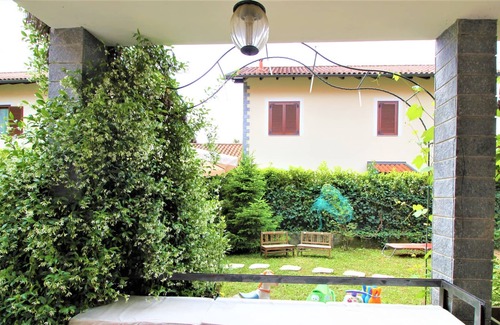 Orta San Giulio House | Rainbow House on Lake Orta With
