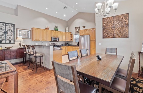 Pinetop-Lakeside House | Rainbow Lake home in gated community w/boats, hot tub, and private lake access