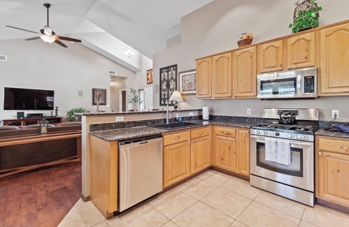 Pinetop-Lakeside House | Rainbow Lake home in gated community w/boats, hot tub, and private lake access