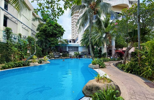 Tanjung Bungah Apartment | Rainbow Paradise Beach Resort by LWE
