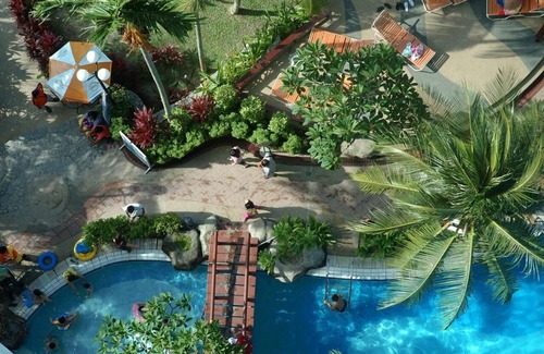 Tanjung Bungah Apartment | Rainbow Paradise Beach Resort by LWE
