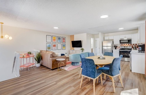 West Colorado Springs House | Rainbow Road! Hot Tub! Pikes Peak Views! Pac Man!