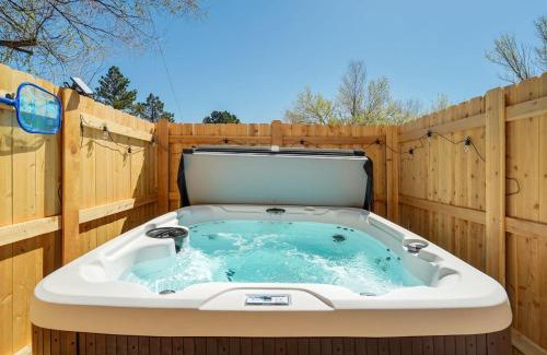 West Colorado Springs House | Rainbow Road Hot Tub Pikes Peak Views Pac Man