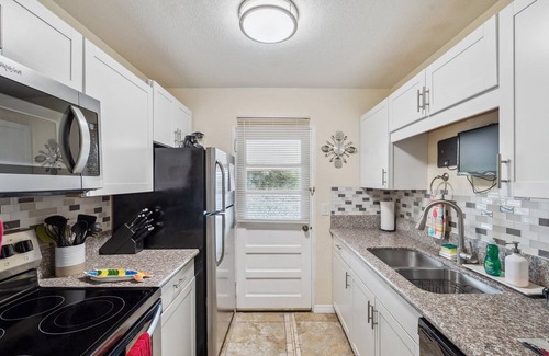 Clearwater Condo | Rainforest 2/1 Condo POOL Near Clearwater Beach Safety Harbor Dunedin Bike Trail