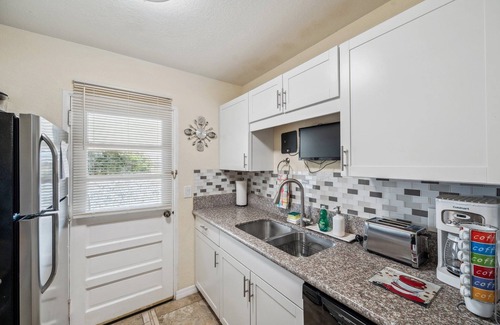 Clearwater Condo | Rainforest 2/1 Condo POOL Near Clearwater Beach Safety Harbor Dunedin Bike Trail