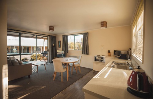 Fox Glacier Hotel | Rainforest Motel