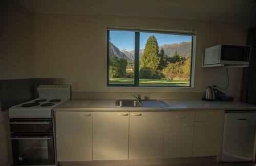 Fox Glacier Hotel | Rainforest Motel