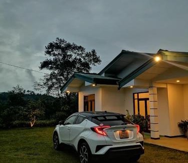 Warukandeniya Villa | Rainforest Mount Villa