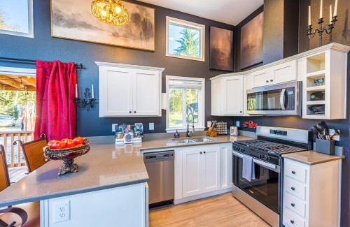 Forks House | Rainforest Tiny Home Retreat Twilight Edition #23