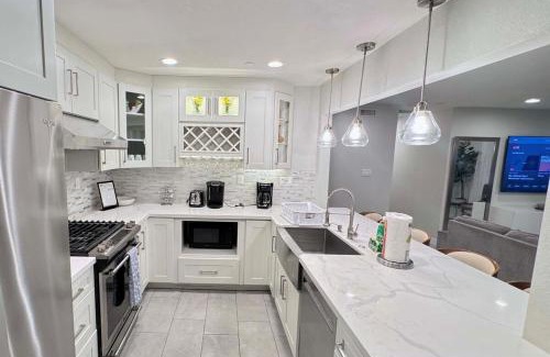 Southwest Anaheim House | Rainforest Villa 4 Bedroom PoolSpa Walk2Disneyland