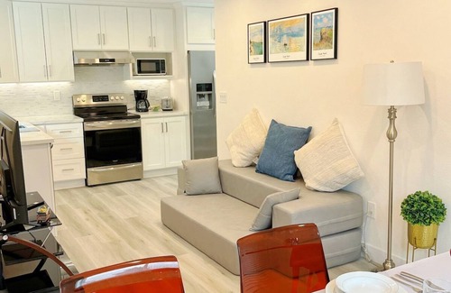 St. Leo's House | RainierADU · Spacious CRTL San Jose 1B w/crib free street prkg