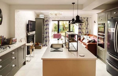 Trafford Cottage | RAINTON COTTAGE, family friendly in Hale Near Altrincham