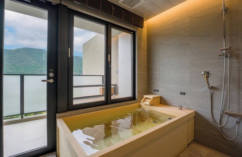 Hakone Hotel | Rakuten STAY TERRACE Hakone Kowakudani C 2 queen beds 1 king bed/Ashigarashimo-gun Kanagawa