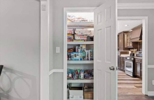 Raleigh House | Raleigh Oasis: City Convenience Meets Country Calm